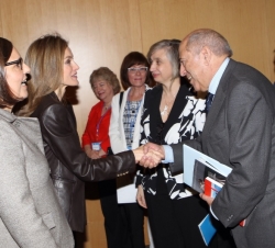 Su Alteza Real la Princesa de Asturias y de Girona saluda a José Antonio Marina, quien presentó la ponencia "El aprendizaje de la creatividad&quo